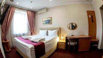 Фото номера Стандартный двухместный номер с 1 кроватью Отель Hotel Restaurant Украиночка г. Кривой Рог 2