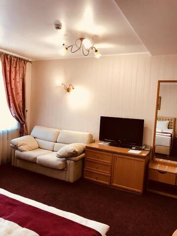 Фото номера Семейный номер с ванной Отель Hotel Restaurant Украиночка г. Кривой Рог 7