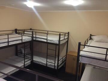 Фото номера Кровать в общем 8-местном номере для мужчин и женщин Хостелы Hostel г. Кривой Рог 6
